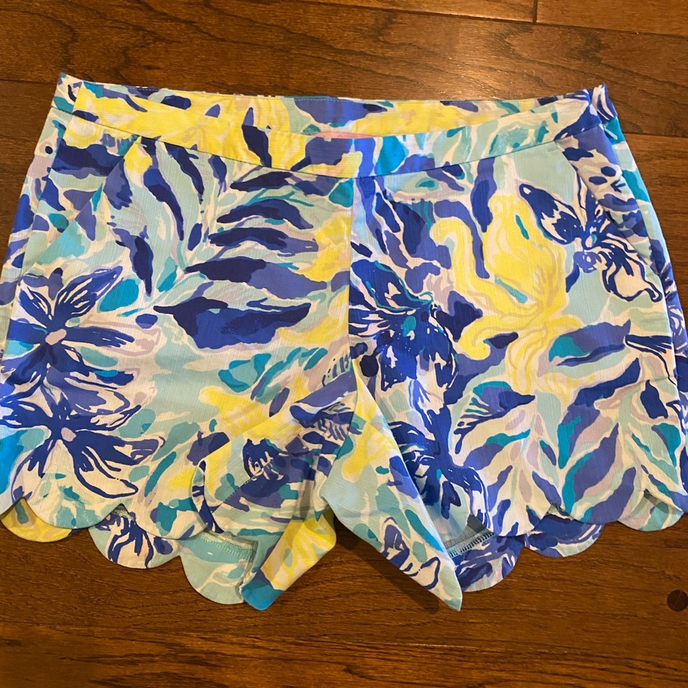 Lilly Pulitzer Scallop Hem Shorts Size 6